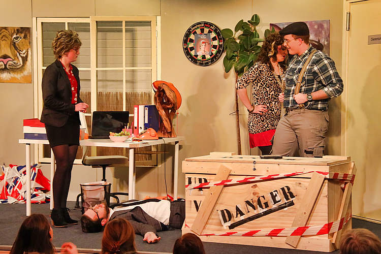 CPJ Waarder-Driebruggen met de klucht 'Dolle beestenboel'_58